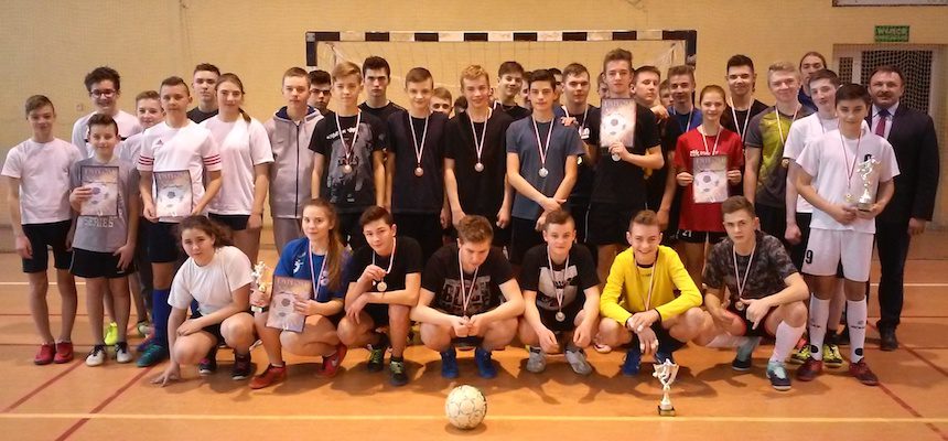 Mistrzostwa gminy w piłkę nożną halową w kategorii „Młodzież”